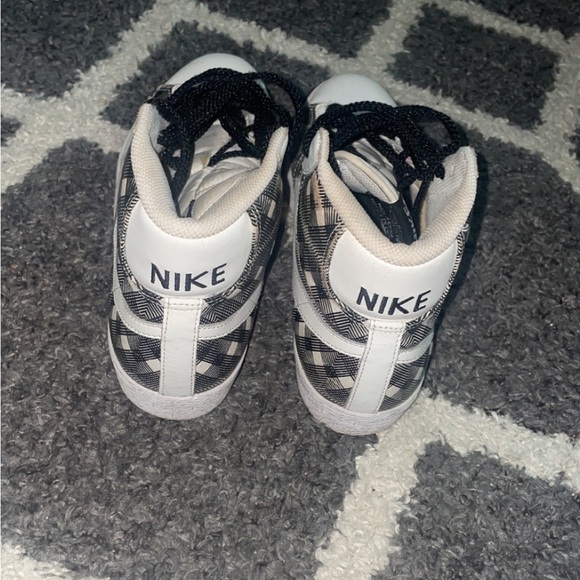 Nike shoes size 9 still in good condition some wear - Picture 3 of 5